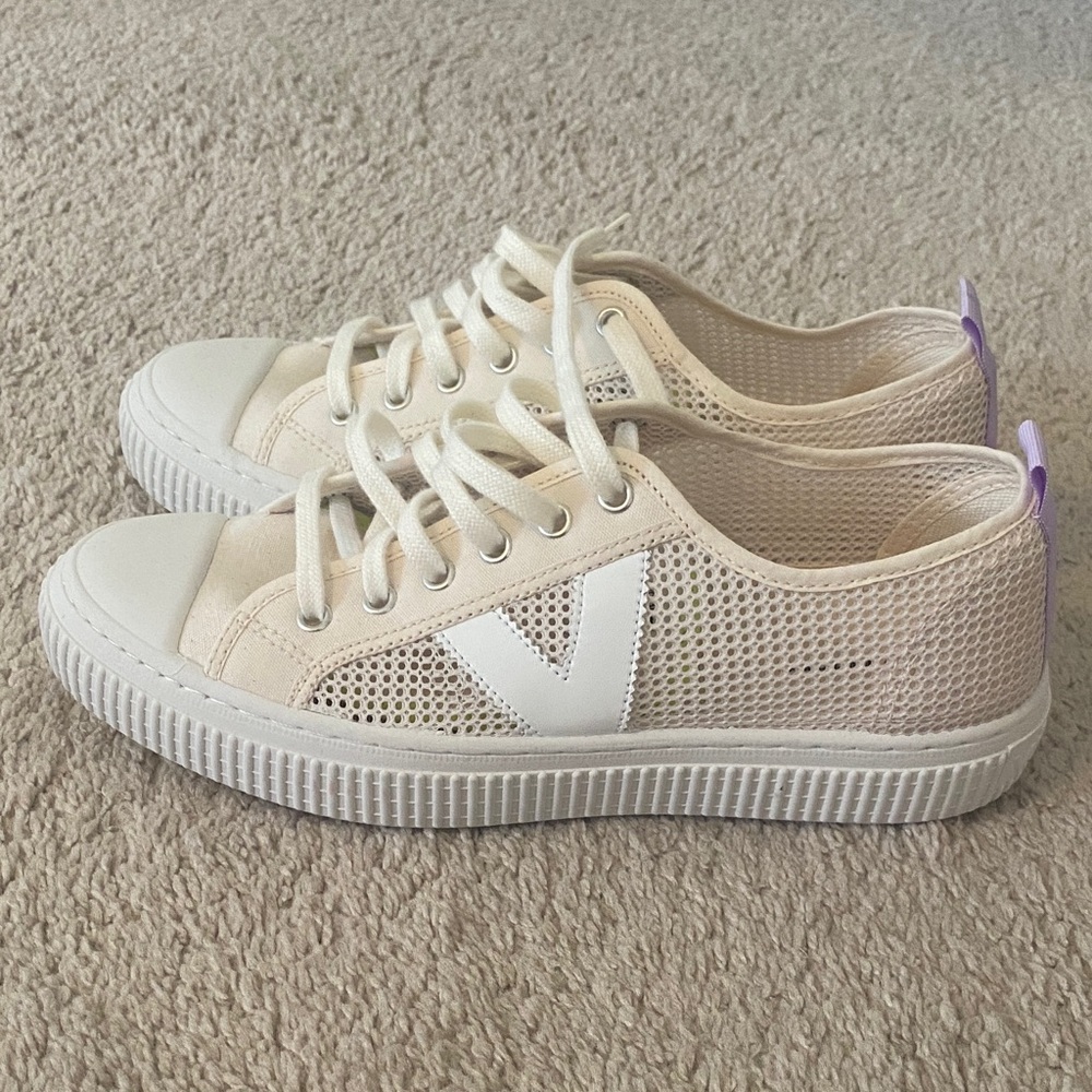 Women’s Cream Mesh Lace-Up Sneakers with White V Logo

Made in Spain